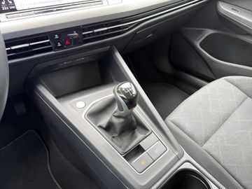 Car image 28