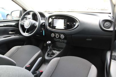 Car image 12