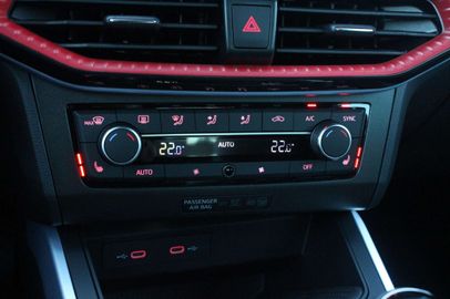 Car image 37