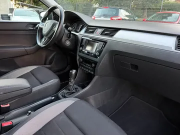 Car image 27