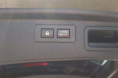 Car image 36
