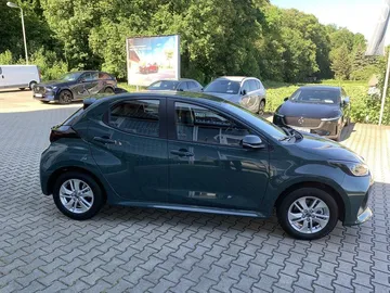 Car image 3