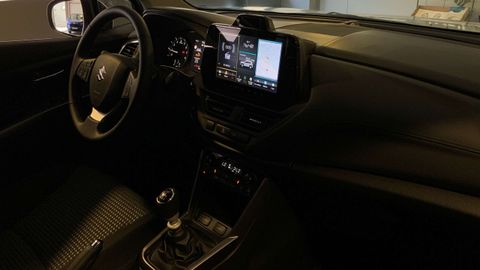 Car image 11