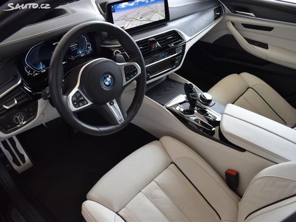 BMW 545 e xDrive 290 kW image number 4