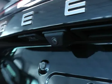 Car image 30