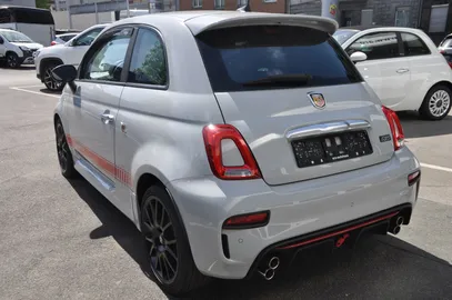 Car image 5