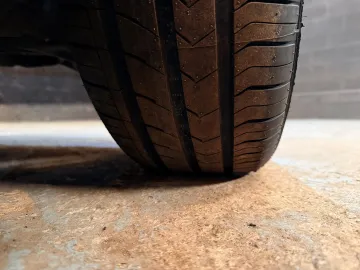 Car image 40