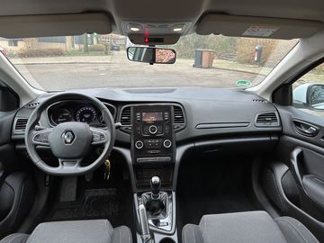 Car image 10