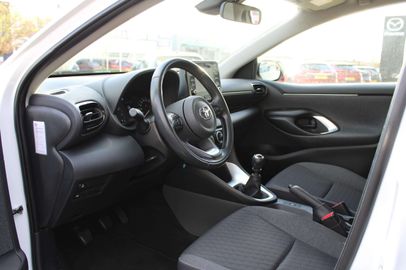 Car image 9