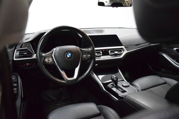 BMW 330e Sport Line 216 kW image number 4