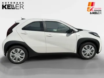Car image 3