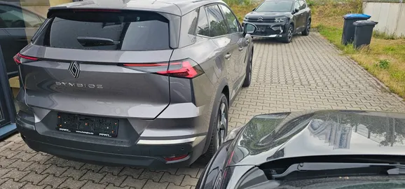 Car image 25