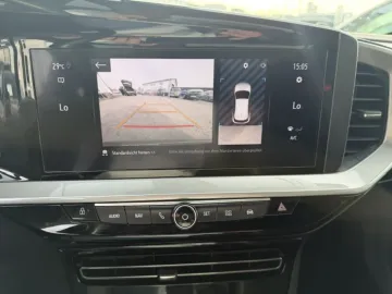 Car image 18
