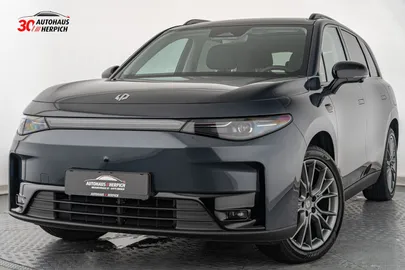 Car image 15