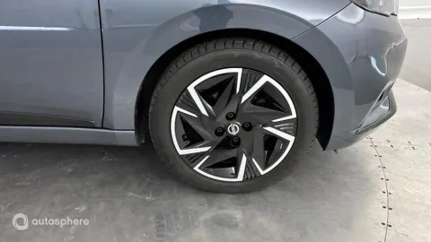 Car image 20