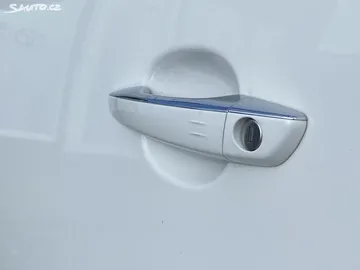 Car image 28