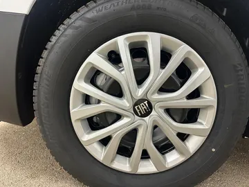 Car image 30