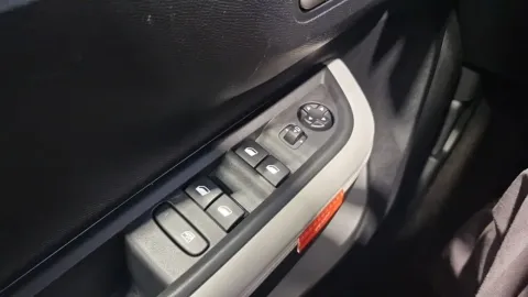 Car image 34