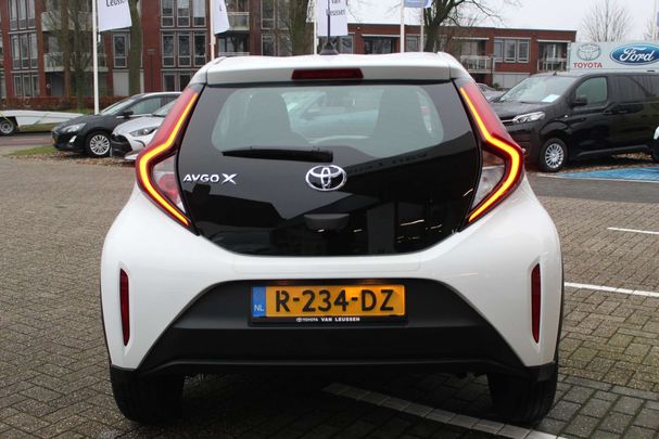 Toyota Aygo X 1.0 VVT-i 53 kW image number 2