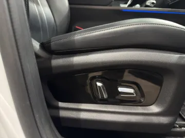 Car image 33