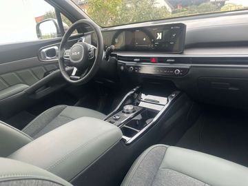 Car image 10