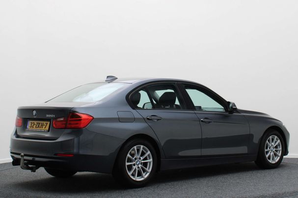 BMW 320i 135 kW image number 18