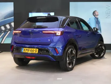 Car image 2