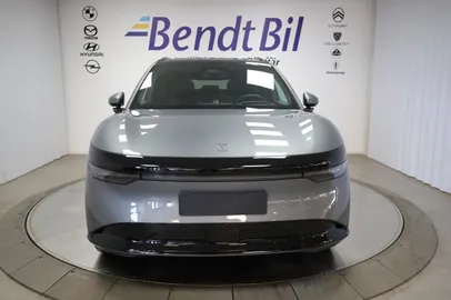 Car image 3
