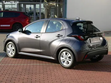 Car image 3