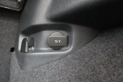 Car image 27
