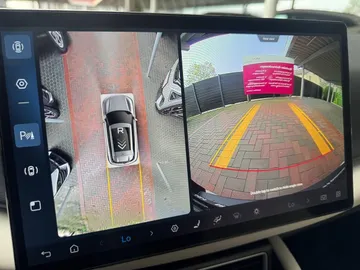 Car image 19