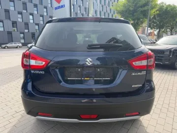 Car image 5
