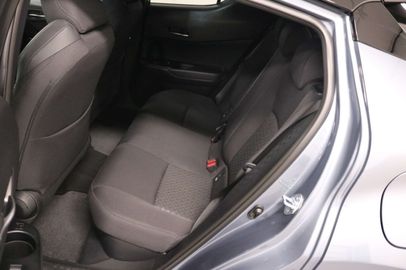 Car image 10