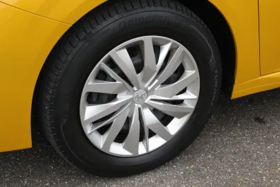 Car image 27