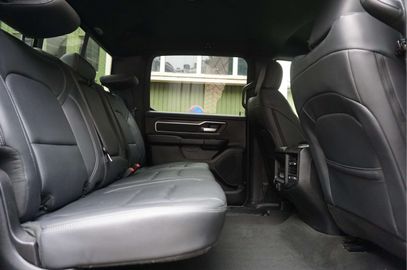 Car image 37