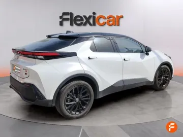 Car image 3