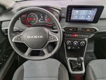 Car image 18