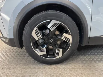 Car image 26