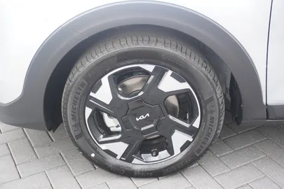 Car image 30