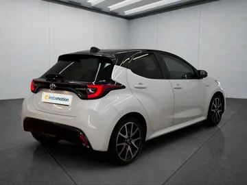 Car image 5
