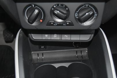 Car image 28