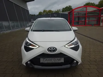 Car image 3