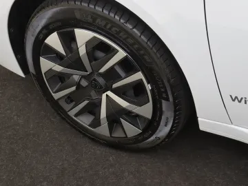 Car image 36