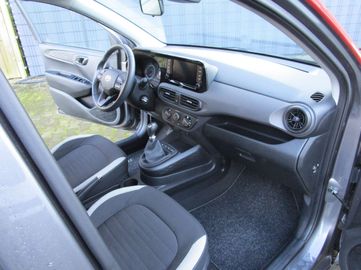 Car image 11