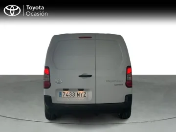 Car image 5