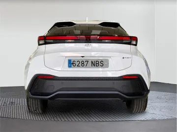 Car image 3