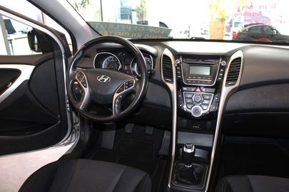 Car image 12