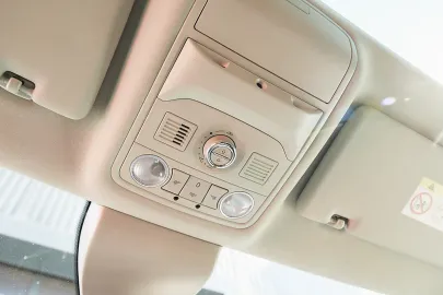 Car image 40