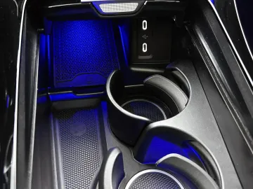 Car image 40
