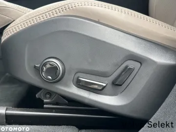 Car image 40